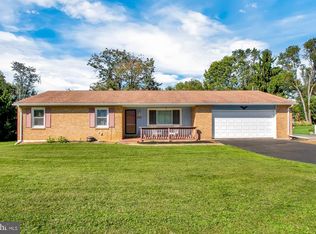 4330 Pinewood Ln, York, PA 17402