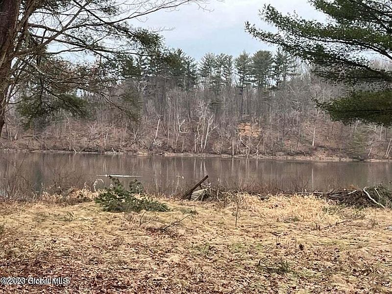 4th image of 129 River Road