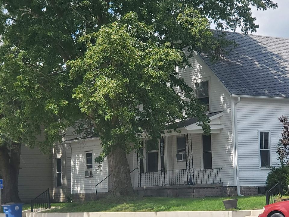 1st image of 726 E Spring St
