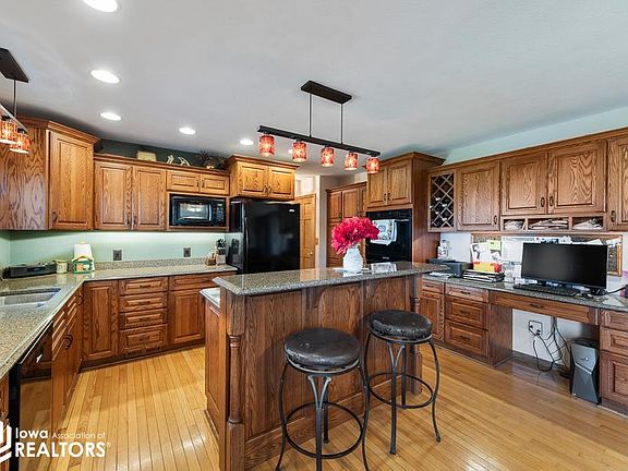 4th image of 22776 195th St