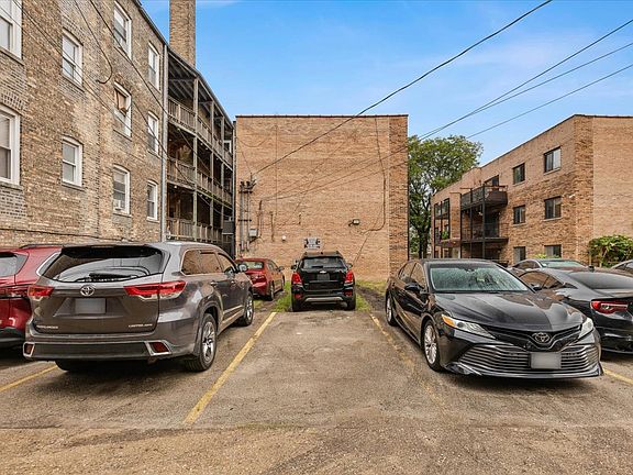 2nd image of 1917 W Granville Ave APT 301