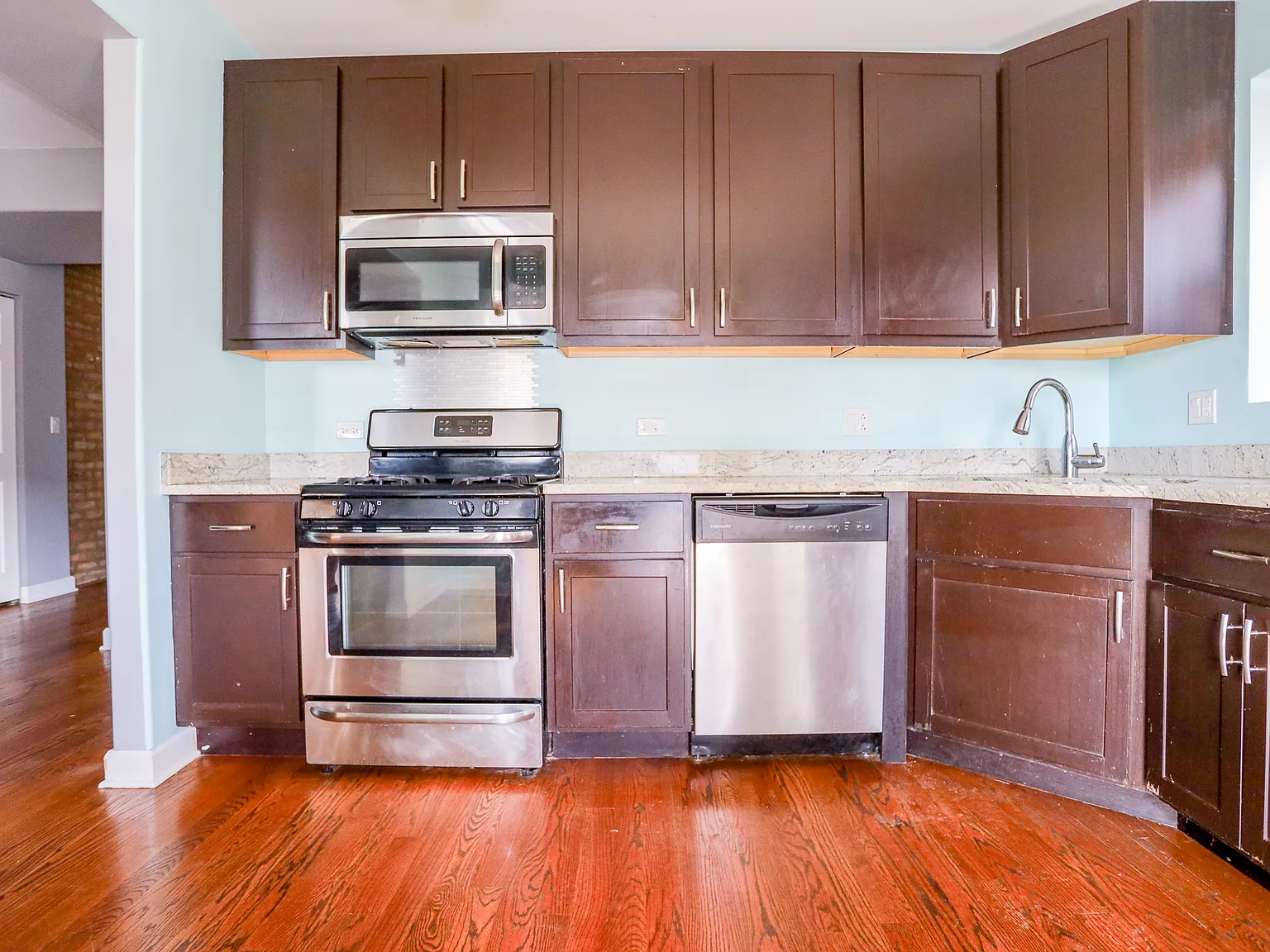 3 bed, 1200 sqft, $2,700 — Photo 2