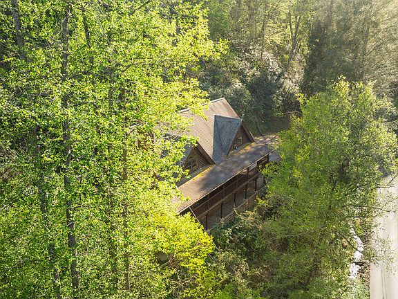 4th image of 2202 Price Cove Rd