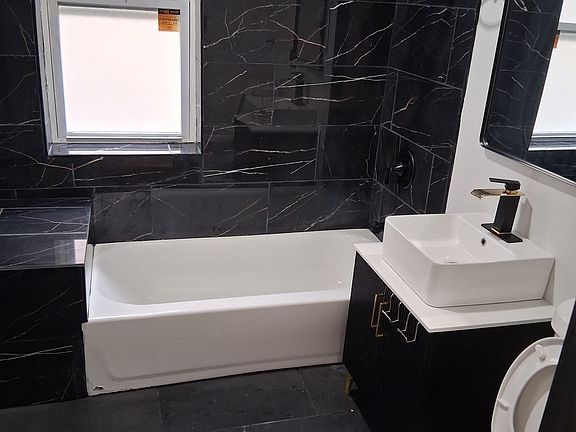 4th image of 5965 W Erie St #1