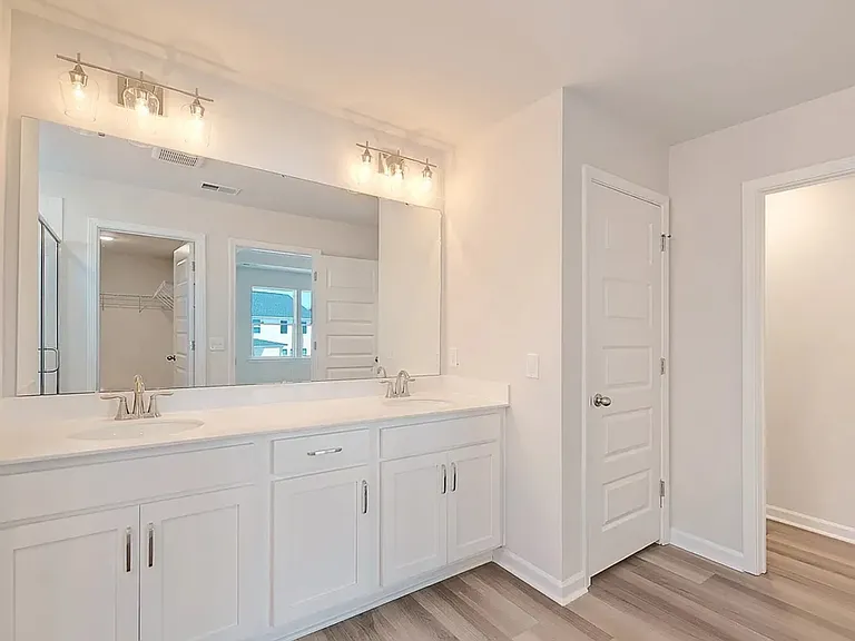 2672 Verona Ln — Photo 6