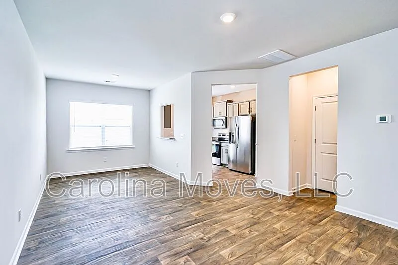 3 bed, 2.5 bath, 1482 sqft, $1,654 — Photo 4