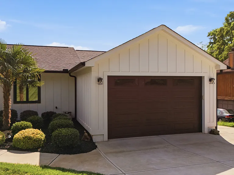 15928 Henry Ln — Photo 54