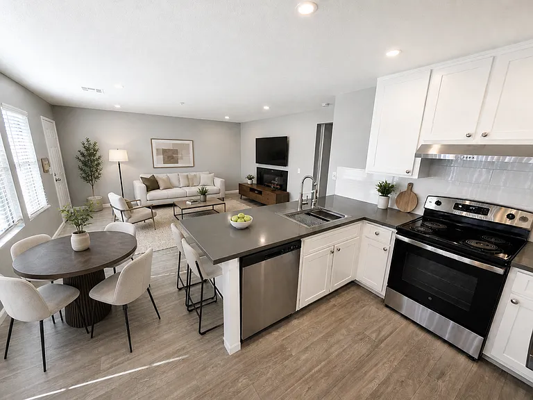 2411 Mission Ave — Photo 29