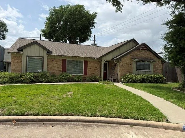 3 bed, 2100 sqft, $2,500 — Photo 1