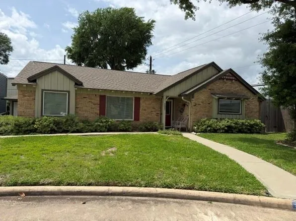 5031 Twin Candle Dr, Houston, TX 77018