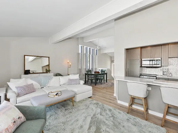 61-02 Lausanne COURT, Lake Geneva, WI 53147