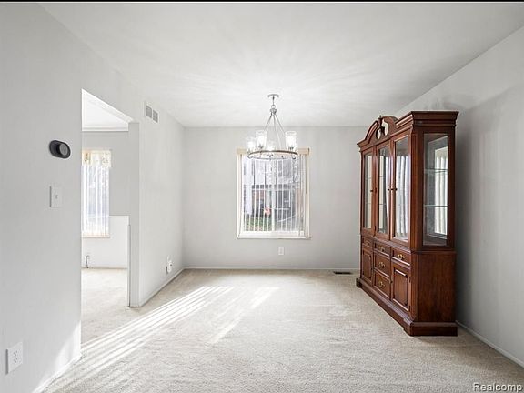 3rd image of 32954 Barclay Sq