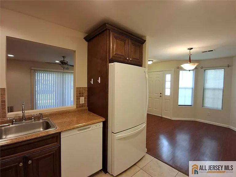 1209 Harbor Club Dr — Photo 8
