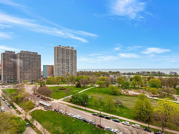 4th image of 2626 N Lakeview Ave APT 1202
