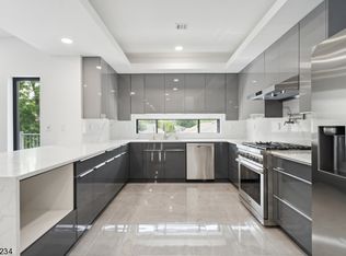 706 4th St, Secaucus, NJ 07094