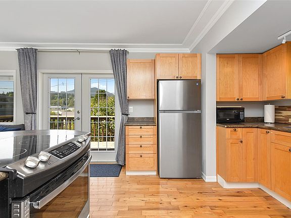 3rd image of 76 Nelson Rd