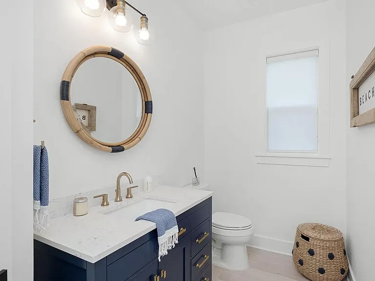 Lower floor bathroom