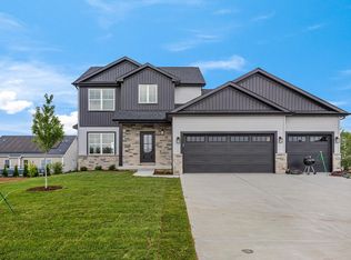 714 Isabella Dr, Mahomet, IL 61853