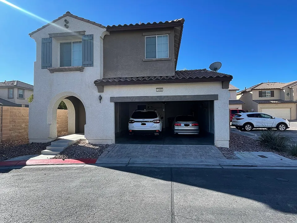 1243 Maple Pines Ave