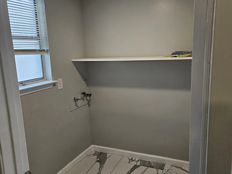 512 W Byrd Blvd — Photo 17