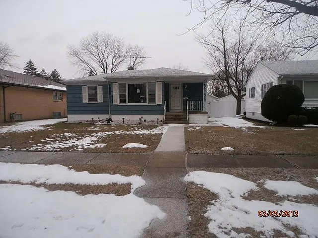 18636 Sherman St photo 1