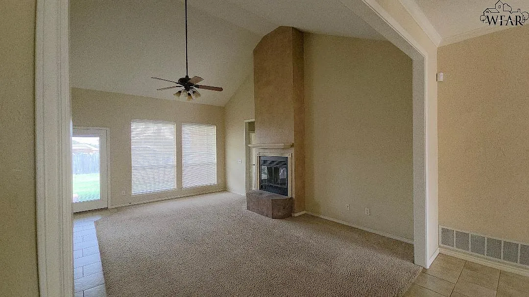4 bed, 3.0 bath, 2616 sqft, $3,000 — Photo 2
