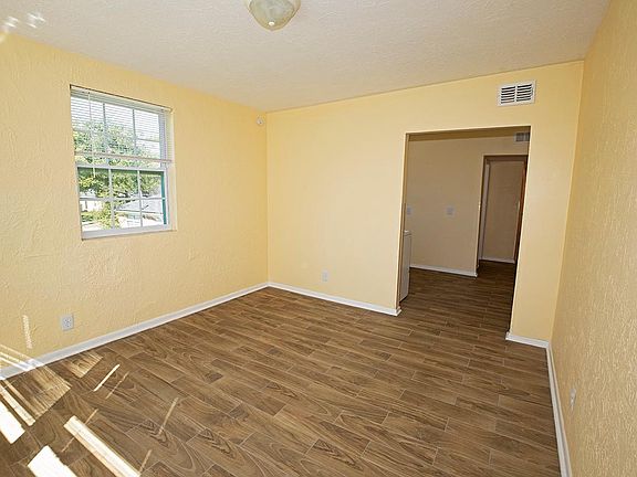 5th image of 849 W 30th St APT 4