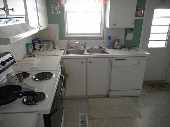 WHITE/BRIGHT KITCHEN