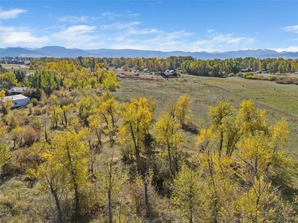 Elk Ln, Bozeman, MT 59718