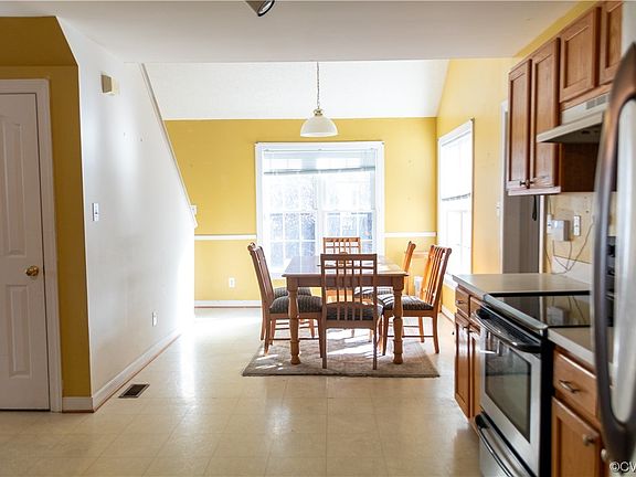 5th image of 6819 Ironhorse Ct