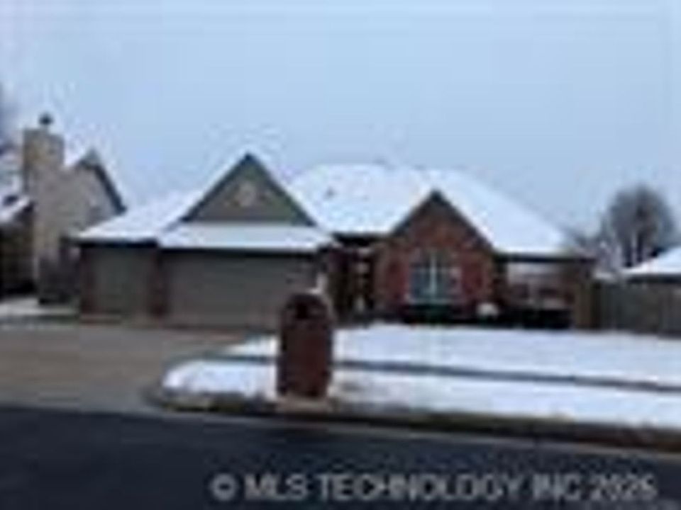 1st image of 9905 N 118th East Ave
