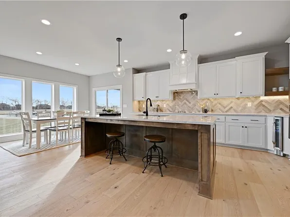 15411 W 161st Ter, Olathe, KS 66062