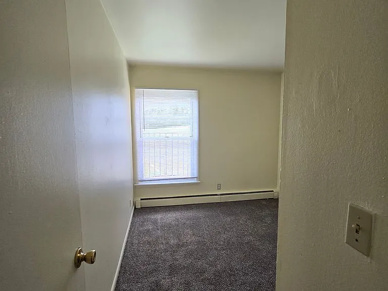 Mulford Park Apartments — Photo 39