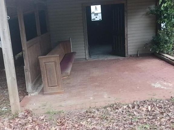 3rd image of 25 E Belvue Rd