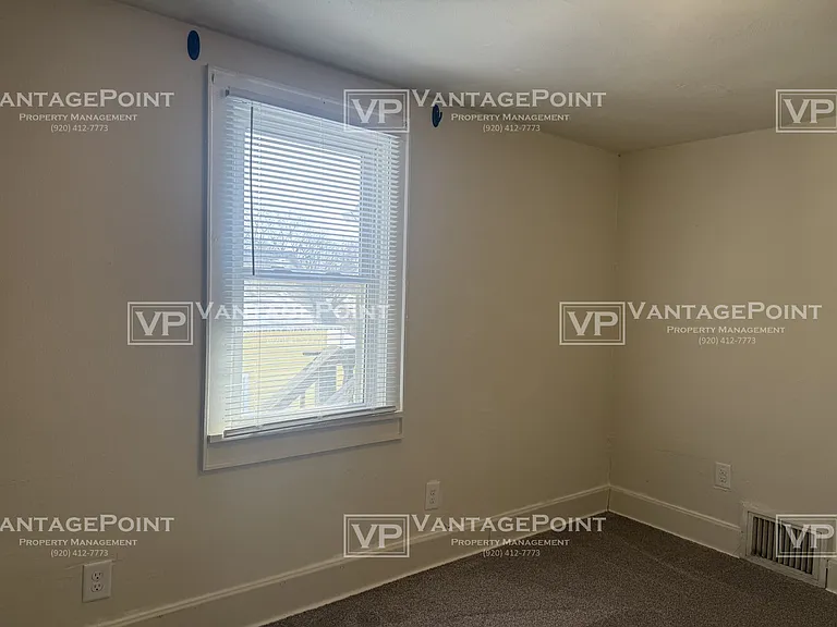 1146 E Walnut St #C — Photo 10