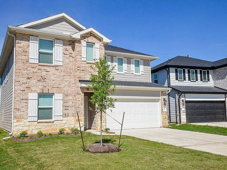 8047 Marchese Dr — Photo 2
