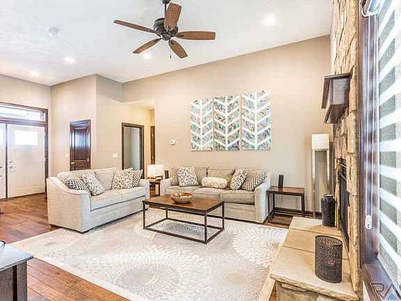 5th image of 2239 E Stone Pointe Cir