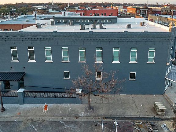 2nd image of 119 S Dallas St
