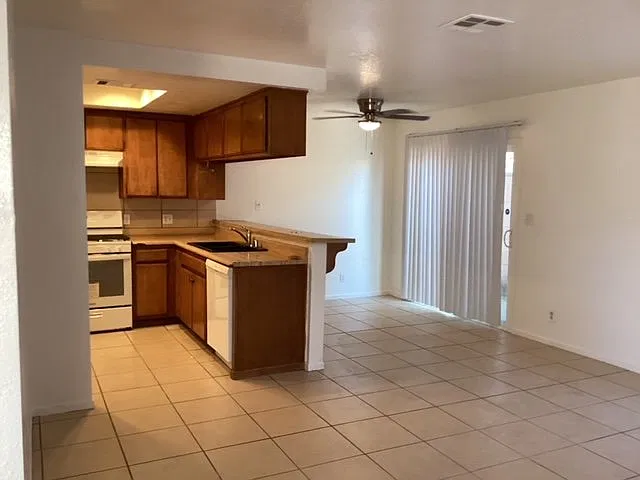 3 bed, 1.5 bath, 1250 sqft, $1,650 — Photo 3