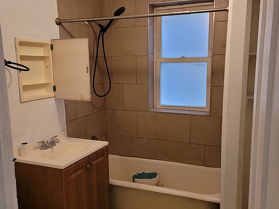 5th image of 1427 N Keeler Ave