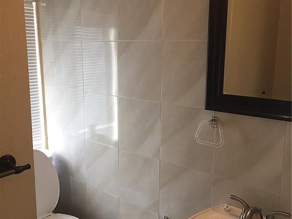5th image of 3205 Savannah Ave #1
