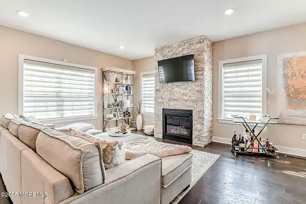 1529 Paxton Ln — Photo 4