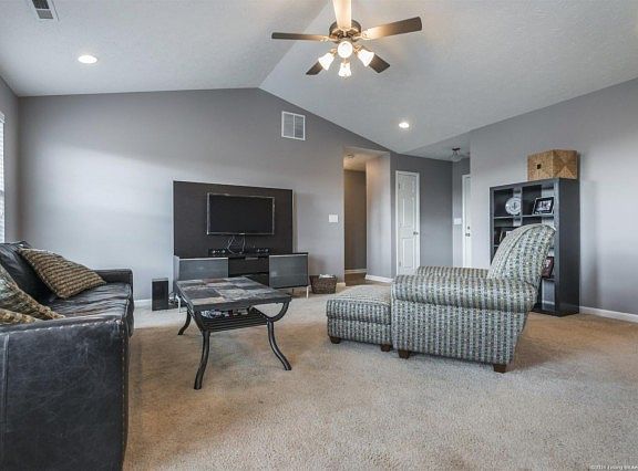 3rd image of 2706 Crownpoint Dr