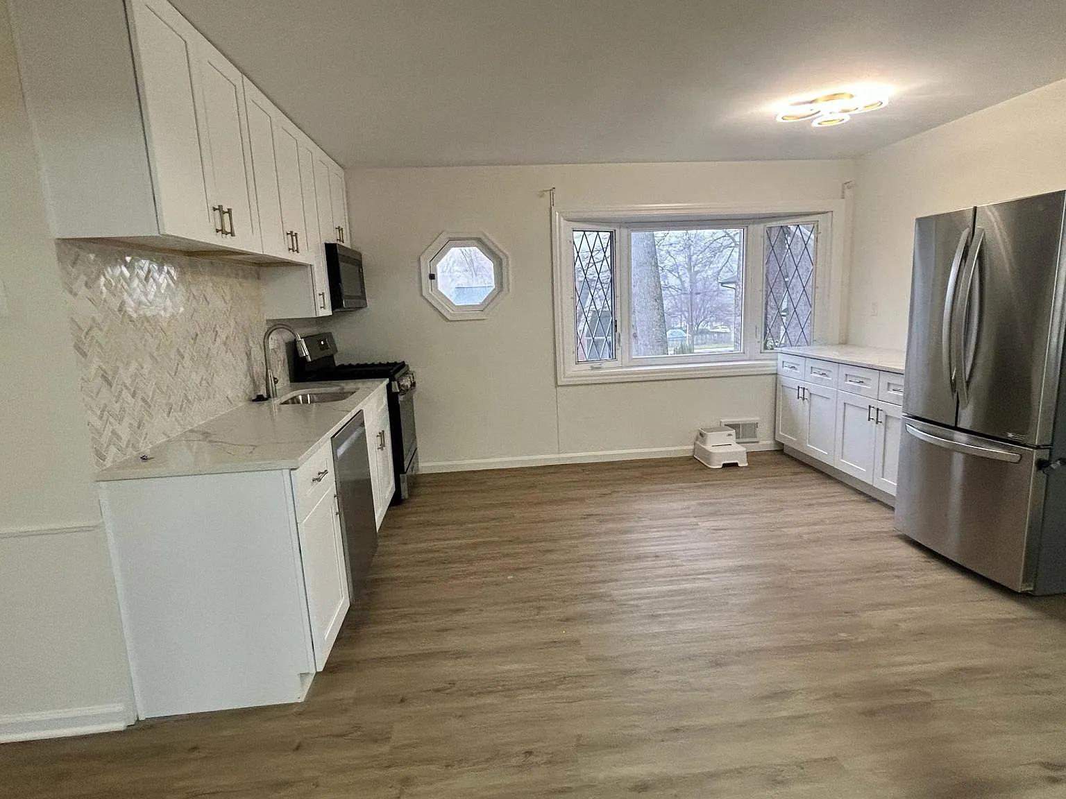 4 bed, 2200 sqft, $3,150 — Photo 4