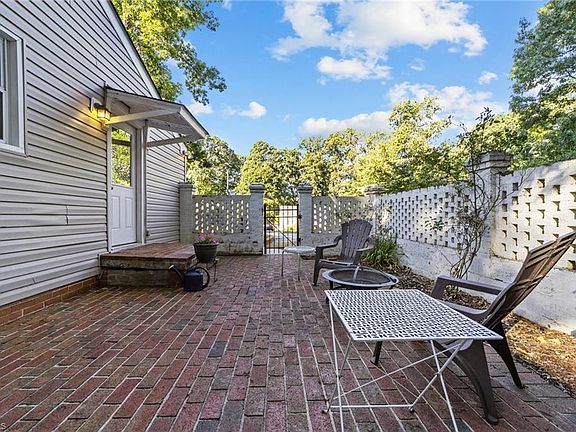 5th image of 2704 Shady Lawn Dr