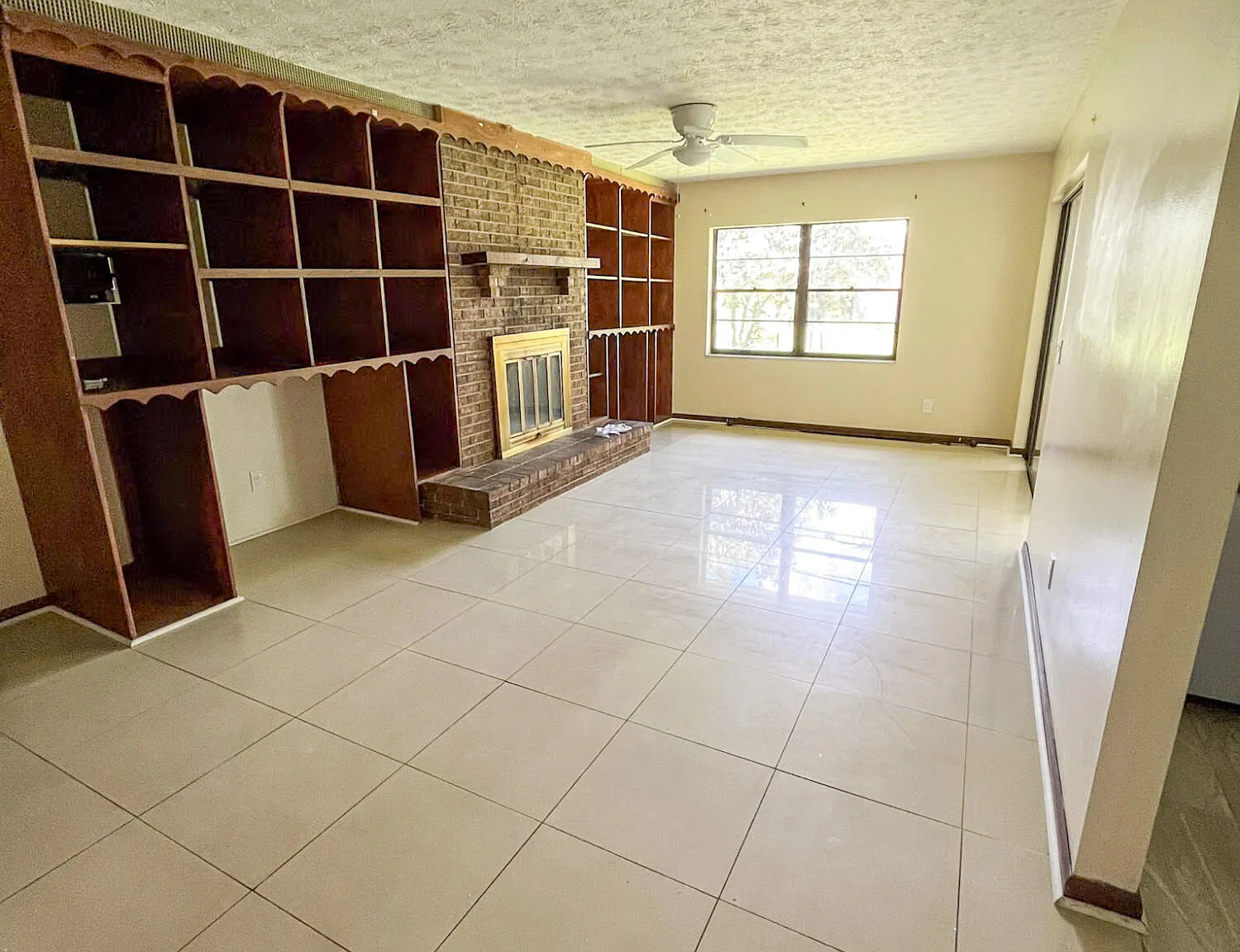 4 bed, 3.0 bath, 2516 sqft, $2,250 — Photo 3