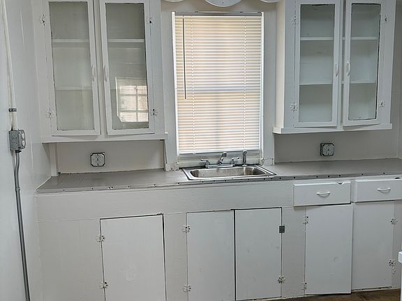 4th image of 311 Crouchet St