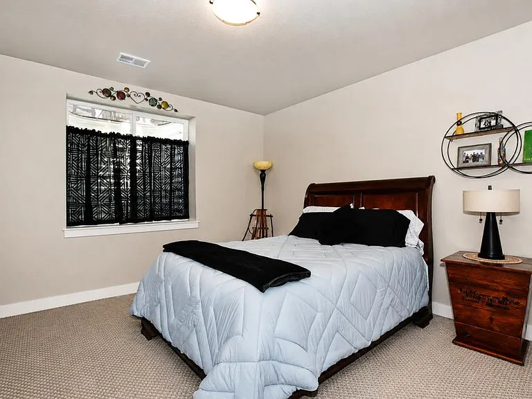 6245 Vernazza Way — Photo 37