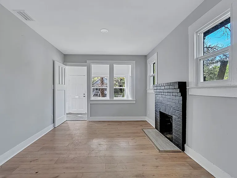 1863 W 29th St — Photo 17