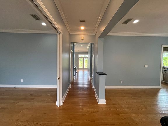 5th image of 326 Deer Point Dr